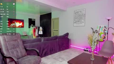 Snapshot of straw_juice chatting on 10/26/25, 02:12 Laura online show from 10/26/25, 02:12