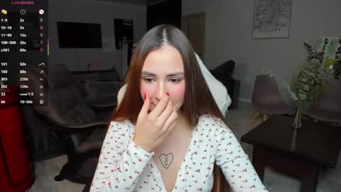 Snapshot of straw_juice chatting on 11/15/25, 12:41 Laura online show from 11/15/25, 12:41