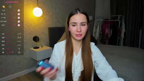 Snapshot of straw_juice chatting on 12/04/25, 02:10 Laura online show from 12/04/25, 02:10