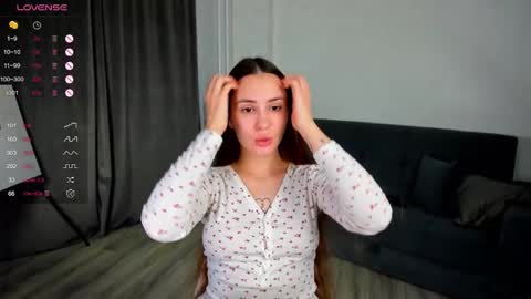 Snapshot of straw_juice chatting on 12/18/25, 04:40 Laura online show from 12/18/25, 04:40