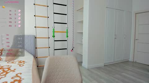 Snapshot of straw_juice chatting on 02/04/26, 08:09 Laura online show from 02/04/26, 08:09