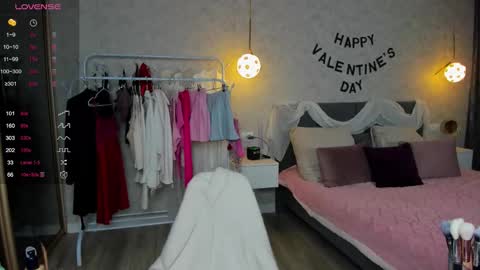 Snapshot of straw_juice chatting on 02/15/26, 02:30 Laura online show from 02/15/26, 02:30