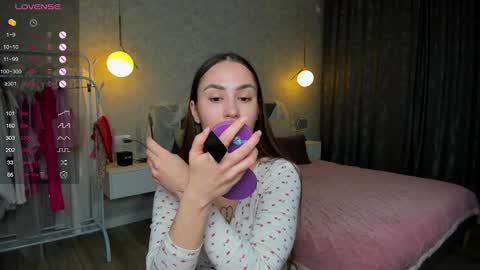 Snapshot of straw_juice chatting on 02/16/26, 01:35 Laura online show from 02/16/26, 01:35