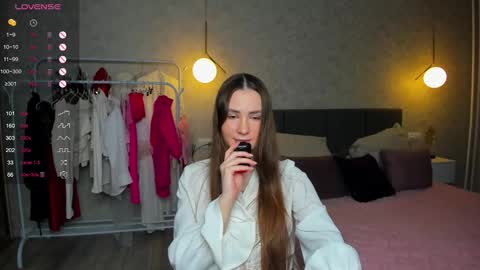 Snapshot of straw_juice chatting on 02/28/26, 02:51 Laura online show from 02/28/26, 02:51