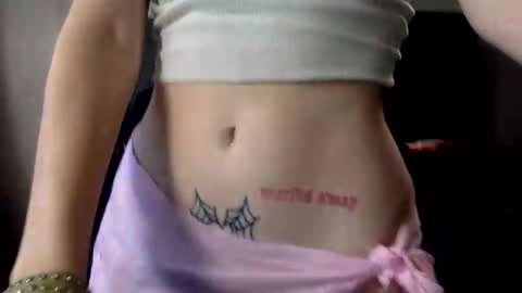 strawb3rrymilkk online show from 10/30/25, 10:32