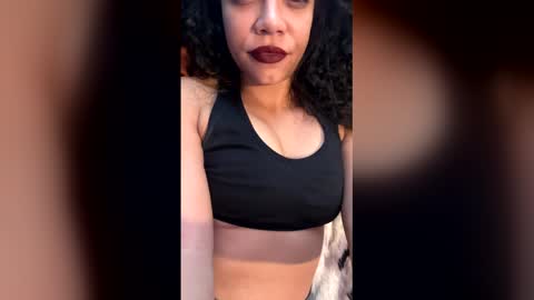 Strawberries X Straps online show from 12/17/25, 02:56