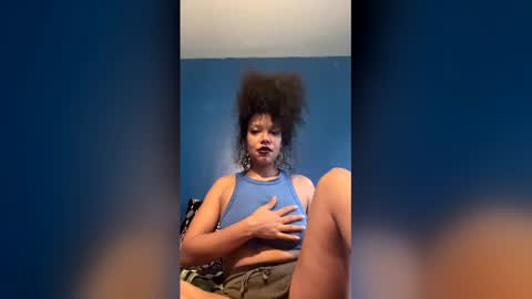 Strawberries X Straps online show from 01/05/26, 07:50