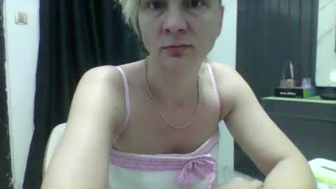 Snapshot of strawberry410161 chatting on 02/25/26, 07:23 STRAWBERRY-GEM online show from 02/25/26, 07:23