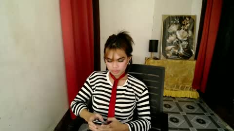 strawberry_kisses143 online show from 06/12/26, 07:35