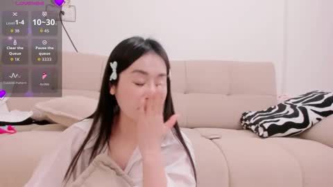 strawberry_loveee online show from 11/02/25, 04:42