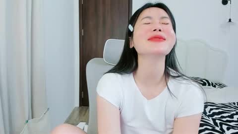 strawberry_loveee online show from 11/11/25, 02:55