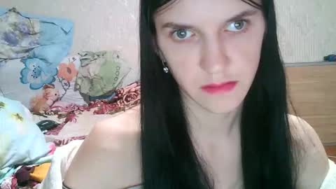 Snapshot of strawberry_storm chatting on 04/20/26, 04:43 Strawberry Storm online show from 04/20/26, 04:43