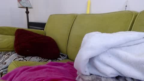 Snapshot of strawberrylotsacake chatting on 12/15/25, 04:55 Strawberrylotsacake online show from 12/15/25, 04:55