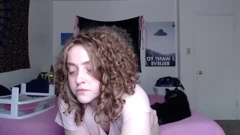 Snapshot of strawberrylotsacake chatting on 03/25/26, 03:29 Strawberrylotsacake online show from 03/25/26, 03:29