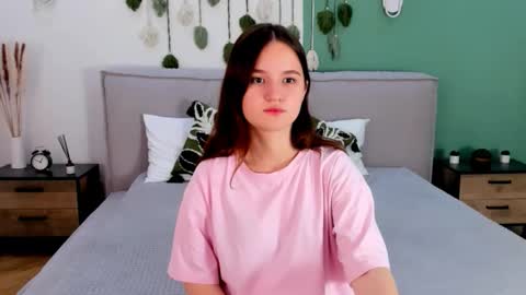 Snapshot of strawbunnybite chatting on 09/13/25, 02:28 Bunny online show from 09/13/25, 02:28