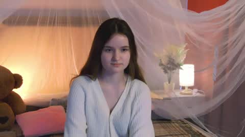 Snapshot of strawbunnybite chatting on 05/18/26, 02:01 Bunny online show from 05/18/26, 02:01