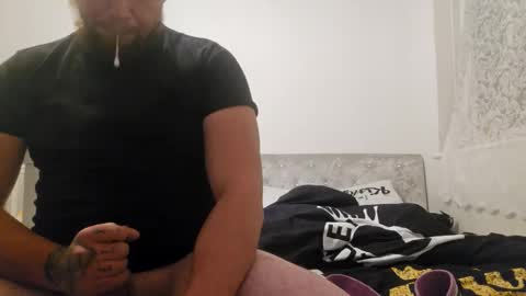 Snapshot of strightman28 chatting on 10/12/25, 01:37 strightman28 online show from 10/12/25, 01:37