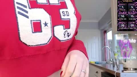 Snapshot of stripmequick chatting on 02/13/26, 10:33 Amorina online show from 02/13/26, 10:33