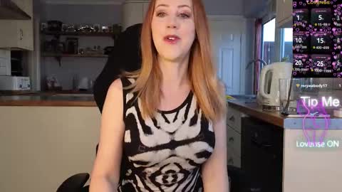 Snapshot of stripmequick chatting on 02/16/26, 09:38 Amorina online show from 02/16/26, 09:38