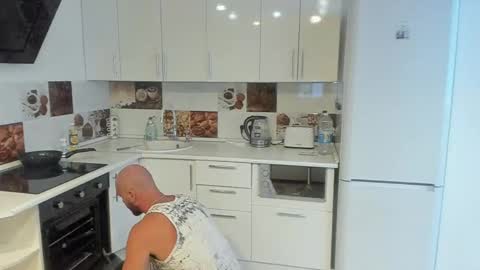 Strong Arni online show from 02/08/25, 01:11