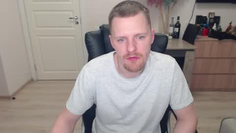 strong_guy_xxx online show from 01/13/26, 03:28