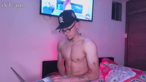 stronghardlatino online show from 10/10/25, 01:04