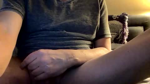 Snapshot of strungfornow chatting on 12/16/25, 01:21 strungfornow online show from 12/16/25, 01:21