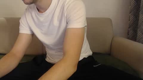 Snapshot of studfromparis chatting on 05/17/26, 03:30 Stud From Paris online show from 05/17/26, 03:30