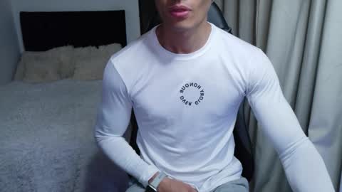 Snapshot of stylishman01 chatting on 05/17/26, 09:22 stylish man online show from 05/17/26, 09:22