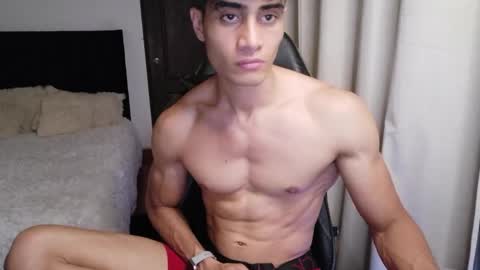 Snapshot of stylishman01 chatting on 05/20/26, 01:01 stylish man online show from 05/20/26, 01:01
