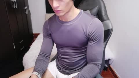 Snapshot of stylishman01 chatting on 05/25/26, 08:59 stylish man online show from 05/25/26, 08:59
