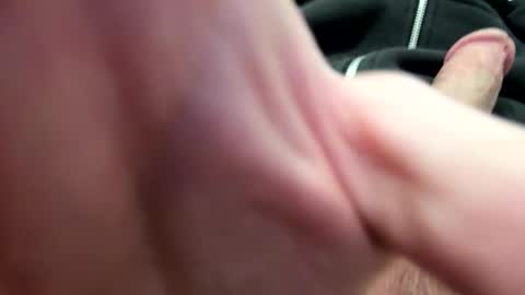 Snapshot of su1t chatting on 12/16/25, 09:14 su1t online show from 12/16/25, 09:14