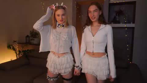 Snapshot of suannedoriean chatting on 11/09/25, 04:11 Mure online show from 11/09/25, 04:11