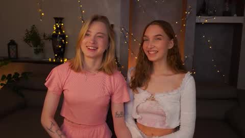 Snapshot of suannedoriean chatting on 11/12/25, 03:40 Mure online show from 11/12/25, 03:40