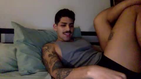 Snapshot of suaveces chatting on 11/29/25, 04:15 suaveces online show from 11/29/25, 04:15