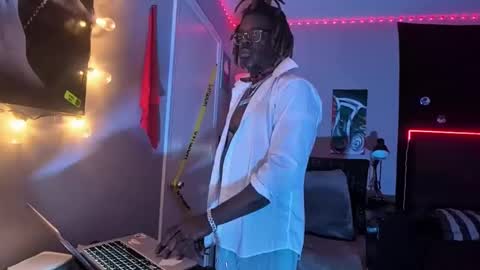 Hot Chocolate online show from 11/16/25, 08:31