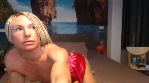 Snapshot of subbmarilyn chatting on 11/26/25, 10:05 subbmarilyn online show from 11/26/25, 10:05