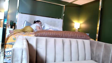 Snapshot of suburbanmoxxxie chatting on 10/12/25, 07:40 Suburban Moxxxie online show from 10/12/25, 07:40