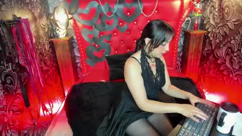 Yunna online show from 02/12/25, 12:55