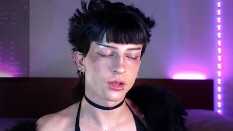 Snapshot of succubot chatting on 09/25/25, 08:29 Angel online show from 09/25/25, 08:29