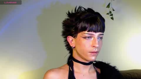 Snapshot of succubot chatting on 10/28/25, 06:39 Angel online show from 10/28/25, 06:39