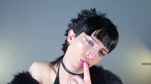 Snapshot of succubot chatting on 11/28/25, 11:13 Angel online show from 11/28/25, 11:13