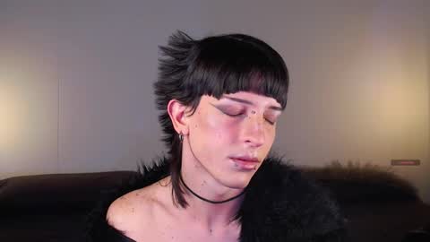 Snapshot of succubot chatting on 11/30/25, 08:29 Angel online show from 11/30/25, 08:29