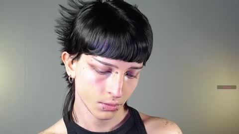 Snapshot of succubot chatting on 12/05/25, 10:02 Angel online show from 12/05/25, 10:02