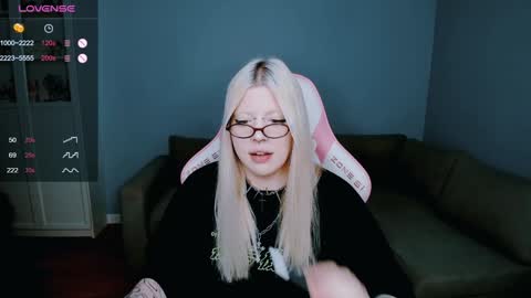 Snapshot of succubus_leslie chatting on 12/22/24, 02:27 succubus_leslie online show from 12/22/24, 02:27