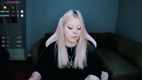 Snapshot of succubus_leslie chatting on 12/24/24, 12:22 succubus_leslie online show from 12/24/24, 12:22