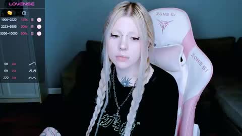 Snapshot of succubus_leslie chatting on 10/04/25, 12:52 succubus_leslie online show from 10/04/25, 12:52
