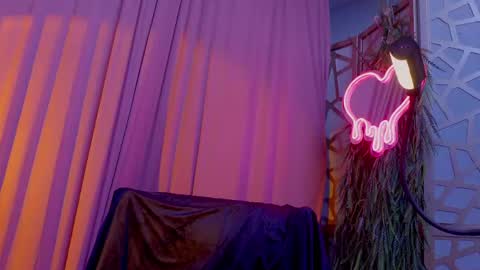 Snapshot of succubus_rosemilk chatting on 05/18/26, 12:18 Succubus RoseMilk online show from 05/18/26, 12:18