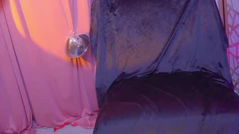 Snapshot of succubus_rosemilk chatting on 05/22/26, 11:21 Succubus RoseMilk online show from 05/22/26, 11:21