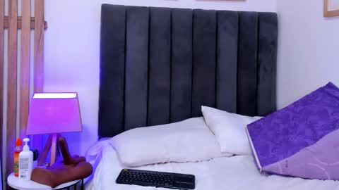 Luna  online show from 10/17/25, 08:22